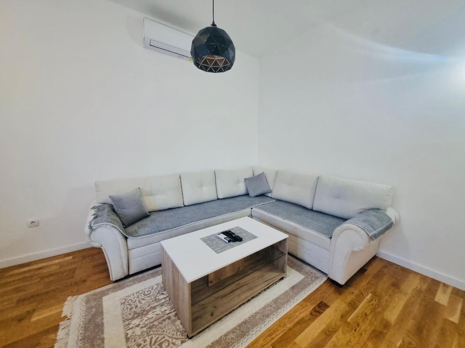 Apartment Dora เซทินเจ ภายนอก รูปภาพ