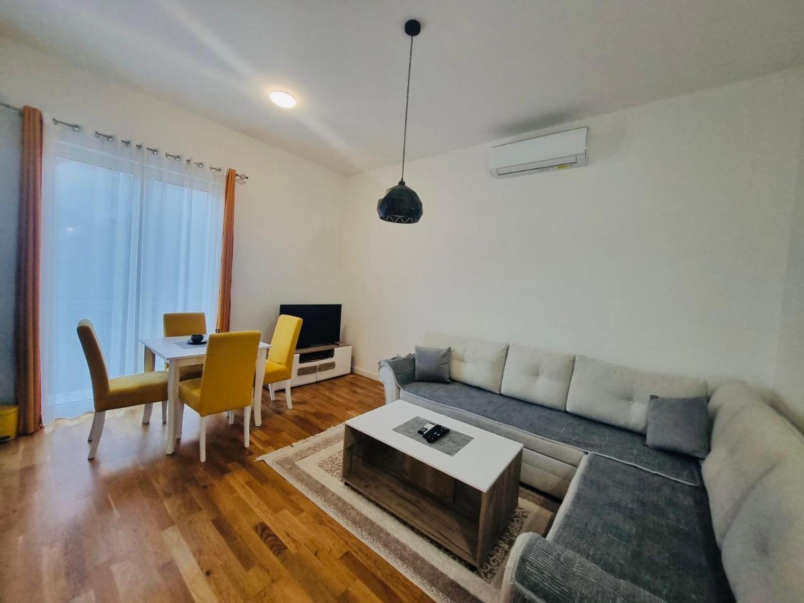 Apartment Dora เซทินเจ ภายนอก รูปภาพ